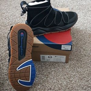 🚩SOLD🚩 Brand New champion shoes
